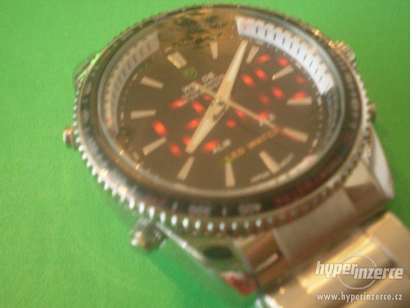 multifunkční hodinky WEIDE LED DISPLEJ - foto 4