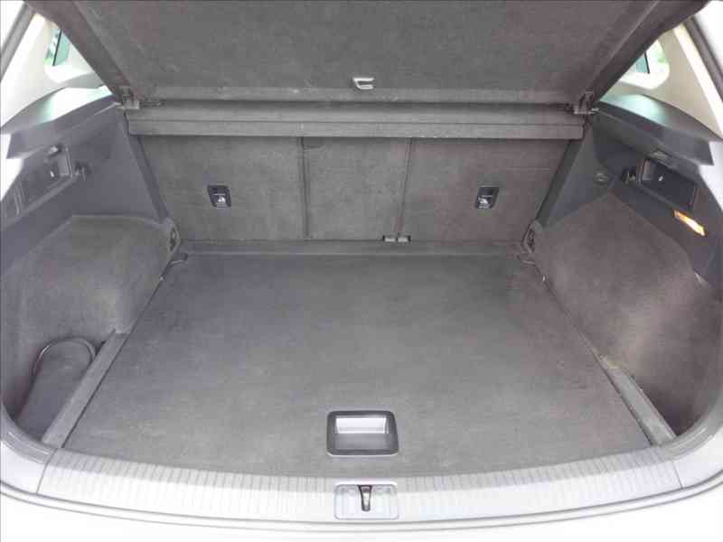 Volkswagen Tiguan 2,0 TDi 110KW NAVI APP 1.MAJ - foto 17