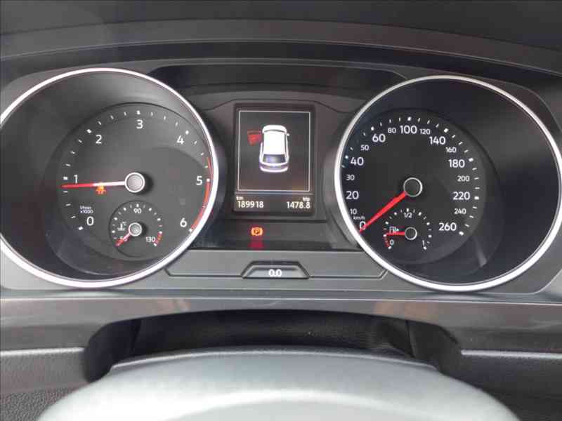 Volkswagen Tiguan 2,0 TDi 110KW NAVI APP 1.MAJ - foto 12