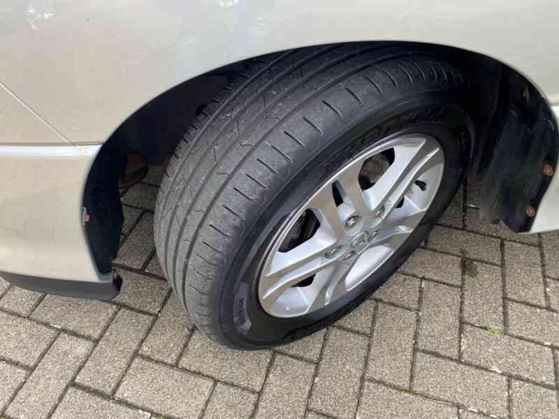 Toyota Previa 2.4i Executive benzín 115kw - foto 17