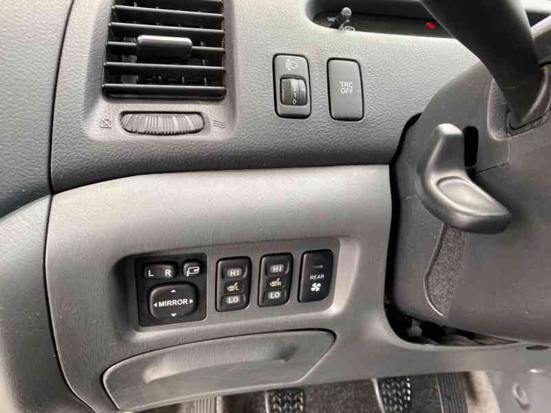 Toyota Previa 2.4i Executive benzín 115kw - foto 21