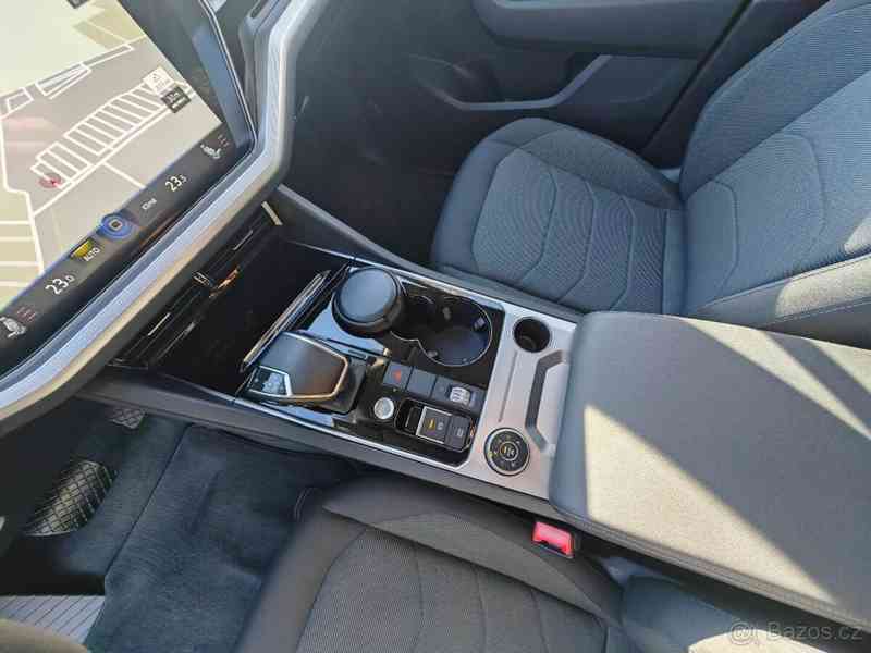 Volkswagen Touareg 3,0   TDi /ČR /rok 2022 /1.majitel - foto 9