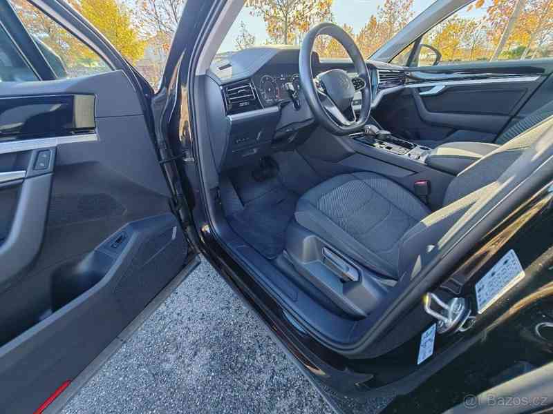 Volkswagen Touareg 3,0   TDi /ČR /rok 2022 /1.majitel - foto 3
