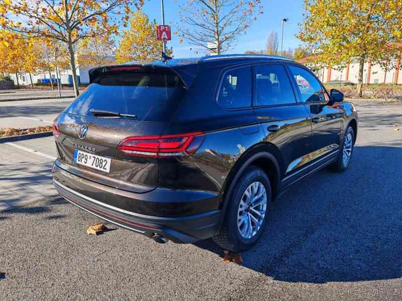 Volkswagen Touareg 3,0   TDi /ČR /rok 2022 /1.majitel - foto 12