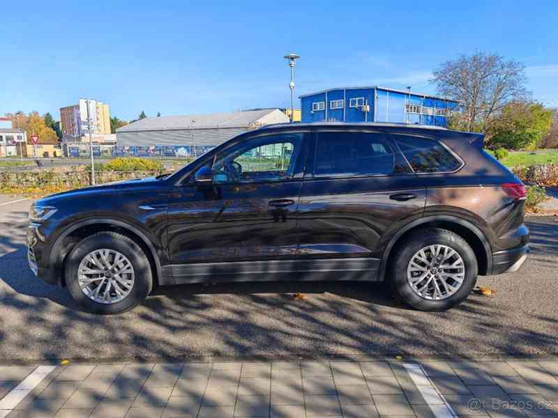 Volkswagen Touareg 3,0   TDi /ČR /rok 2022 /1.majitel - foto 10