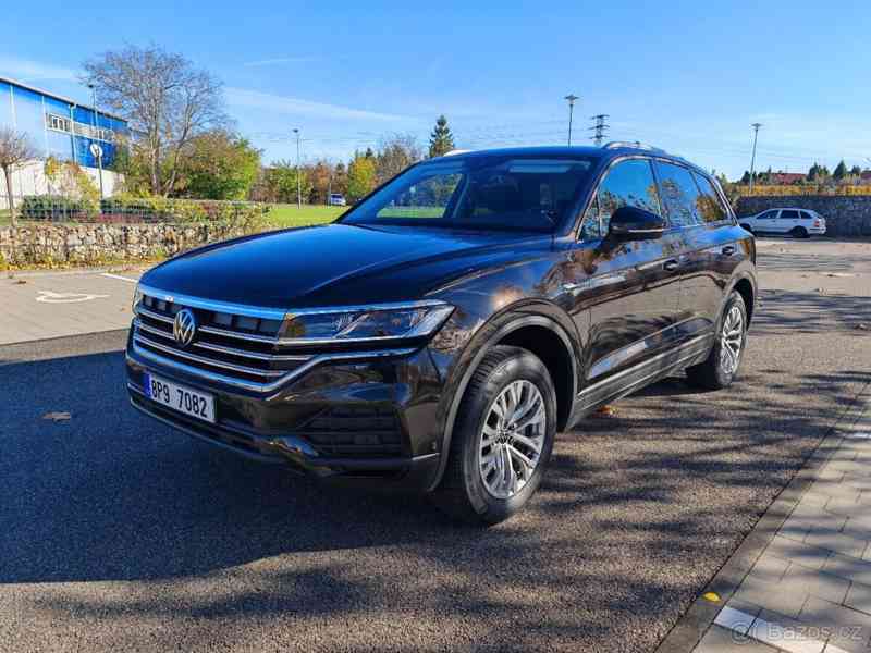 Volkswagen Touareg 3,0   TDi /ČR /rok 2022 /1.majitel - foto 20