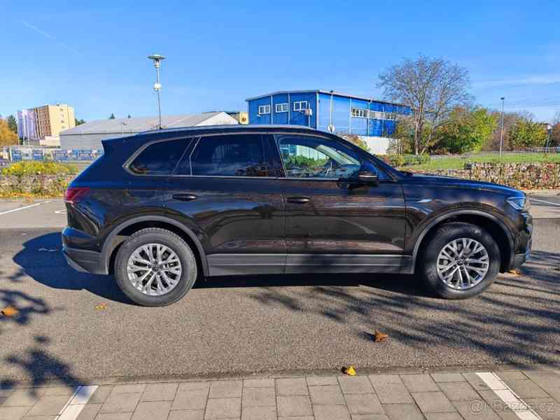 Volkswagen Touareg 3,0   TDi /ČR /rok 2022 /1.majitel - foto 18