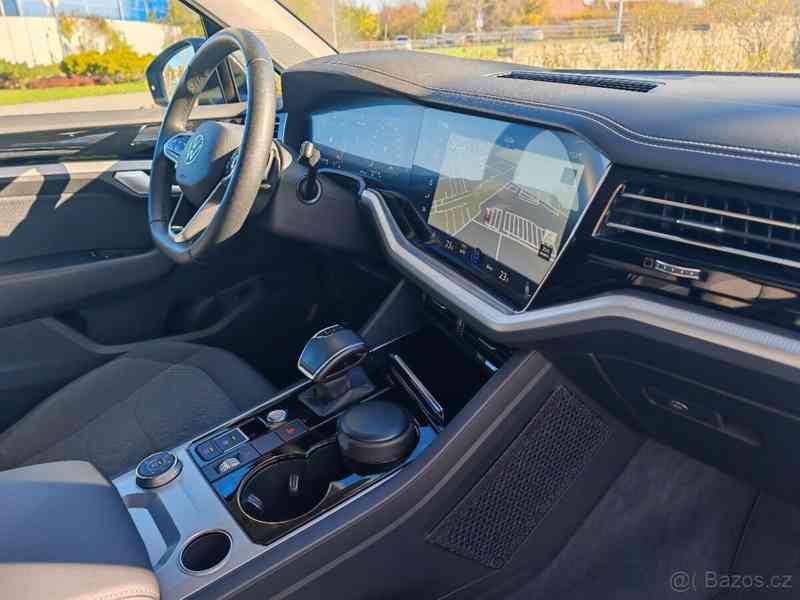 Volkswagen Touareg 3,0   TDi /ČR /rok 2022 /1.majitel - foto 19