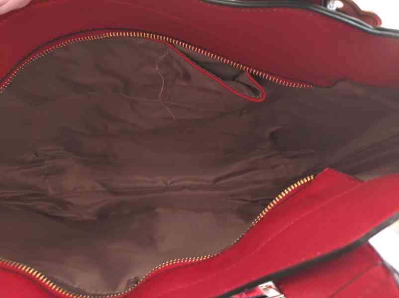 Dámská, velká a pevná červená kabelka - foto 4
