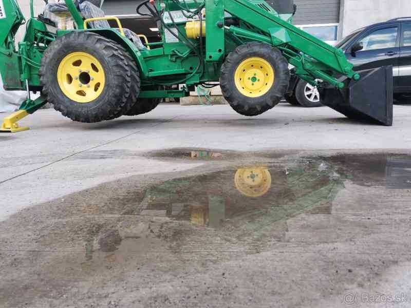 Malotraktor s čelním nakladačem 4x4 Ferrari  - foto 2