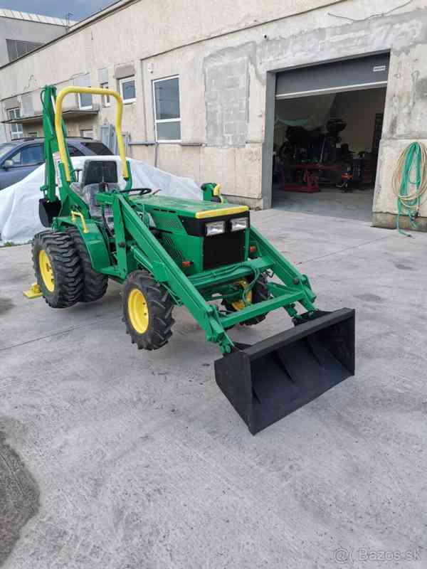 Malotraktor s čelním nakladačem 4x4 Ferrari  - foto 1