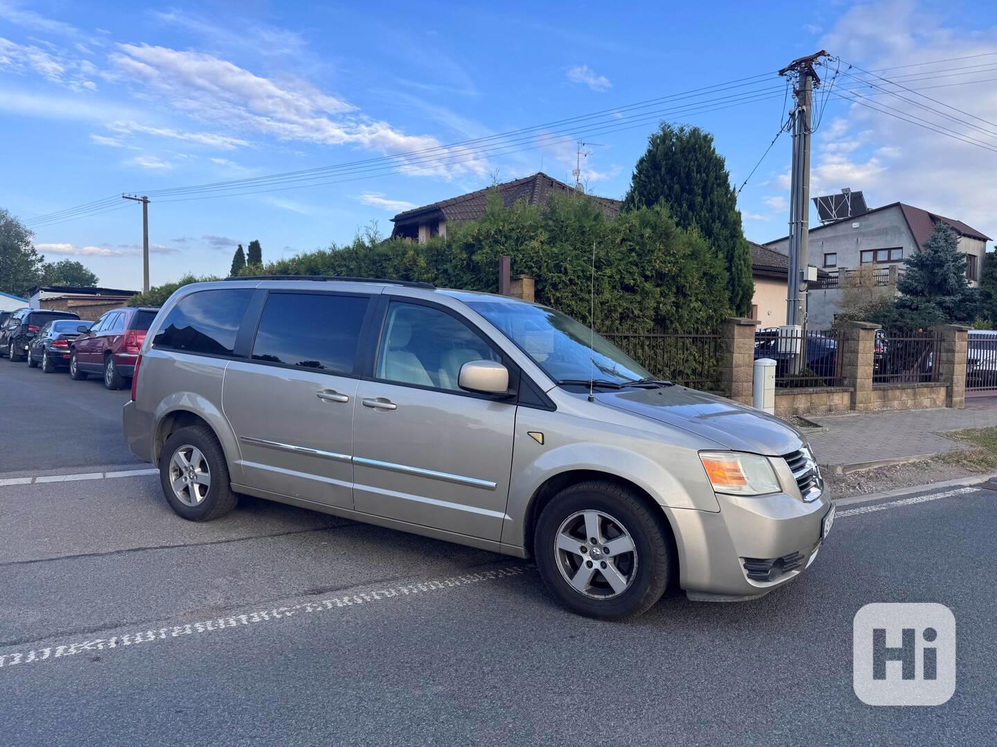 Dodge Grand Caravan RT SXT 3,8 LPG DVD 2009 - foto 1