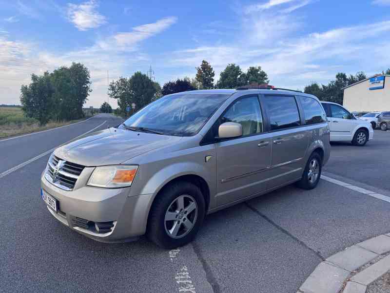 Dodge Grand Caravan RT SXT 3,8 LPG DVD 2009 - foto 2