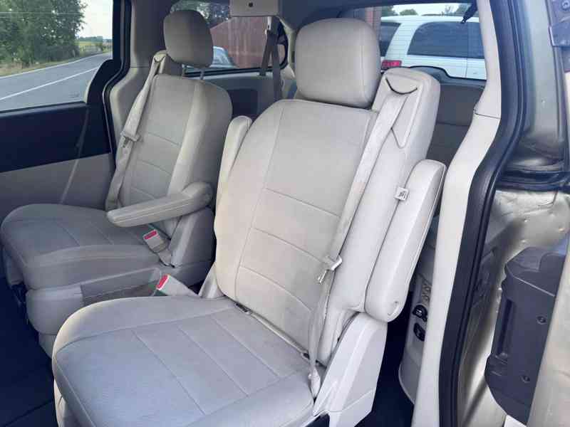 Dodge Grand Caravan RT SXT 3,8 LPG DVD 2009 - foto 14