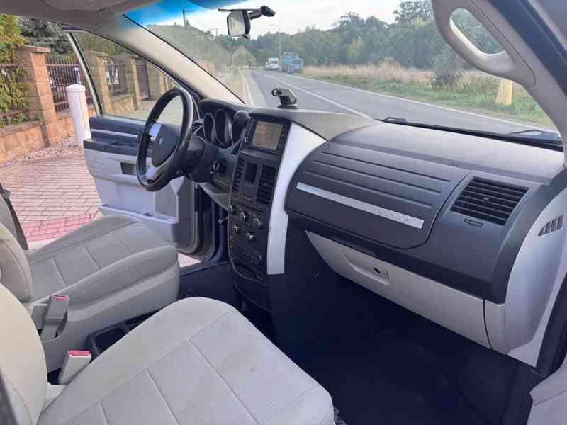 Dodge Grand Caravan RT SXT 3,8 LPG DVD 2009 - foto 10