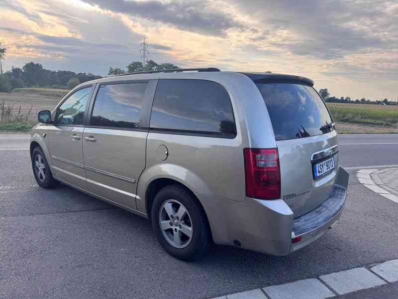 Dodge Grand Caravan RT SXT 3,8 LPG DVD 2009 - foto 3