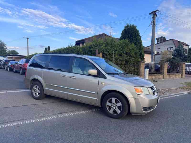 Dodge Grand Caravan RT SXT 3,8 LPG DVD 2009 - foto 1