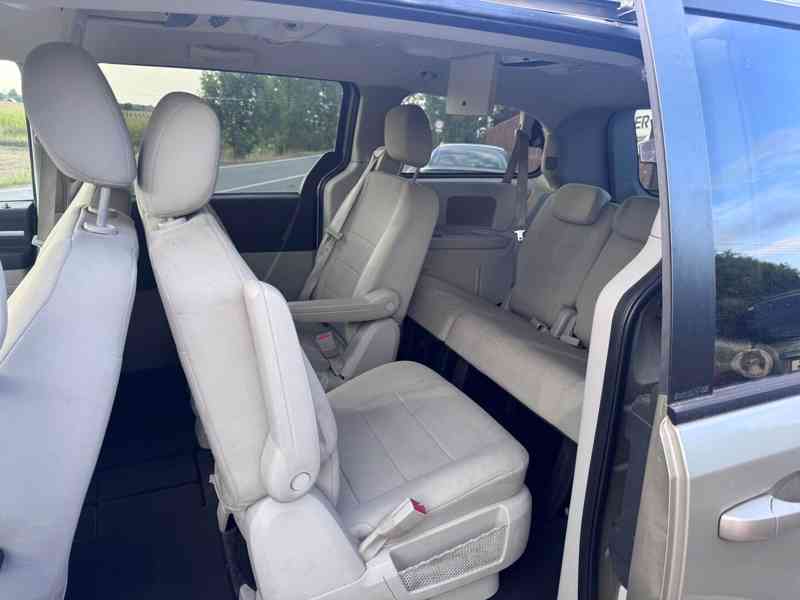 Dodge Grand Caravan RT SXT 3,8 LPG DVD 2009 - foto 15
