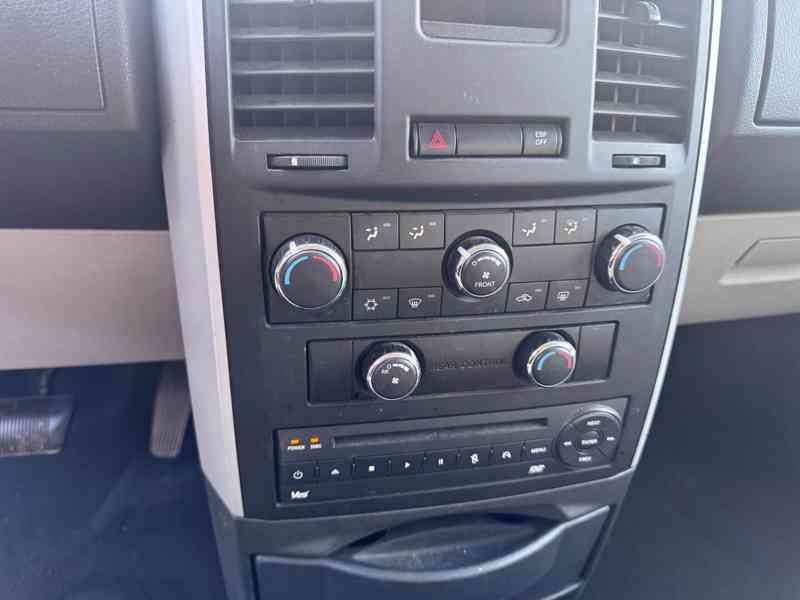 Dodge Grand Caravan RT SXT 3,8 LPG DVD 2009 - foto 19