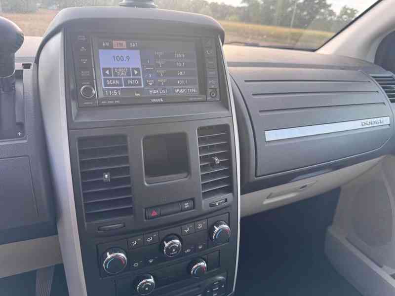 Dodge Grand Caravan RT SXT 3,8 LPG DVD 2009 - foto 18