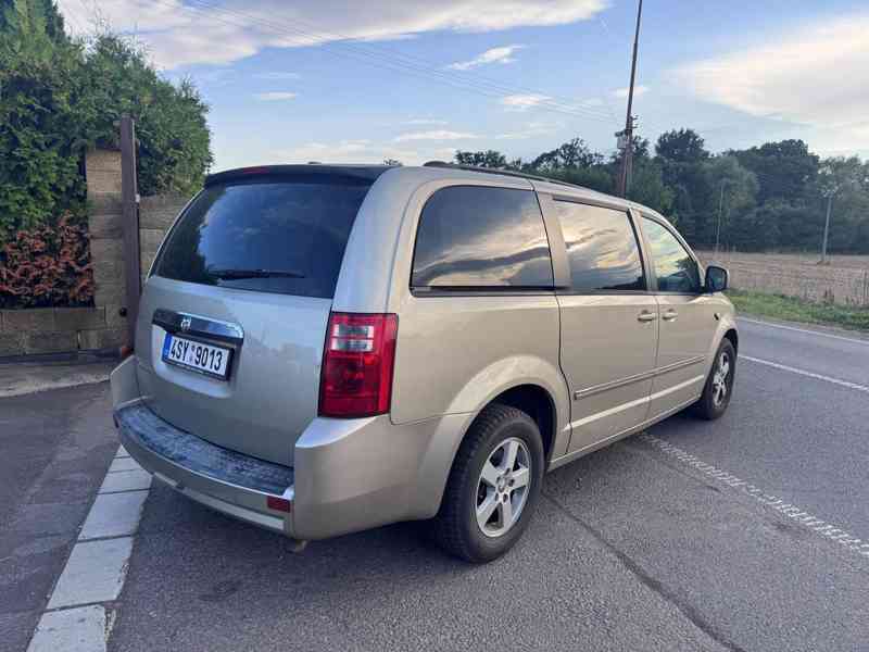 Dodge Grand Caravan RT SXT 3,8 LPG DVD 2009 - foto 4