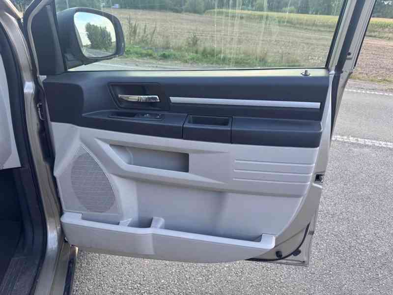 Dodge Grand Caravan RT SXT 3,8 LPG DVD 2009 - foto 11
