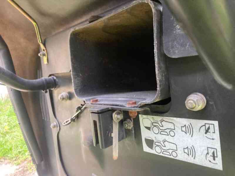 Zahradní traktor John Deere LTR 166 - foto 7