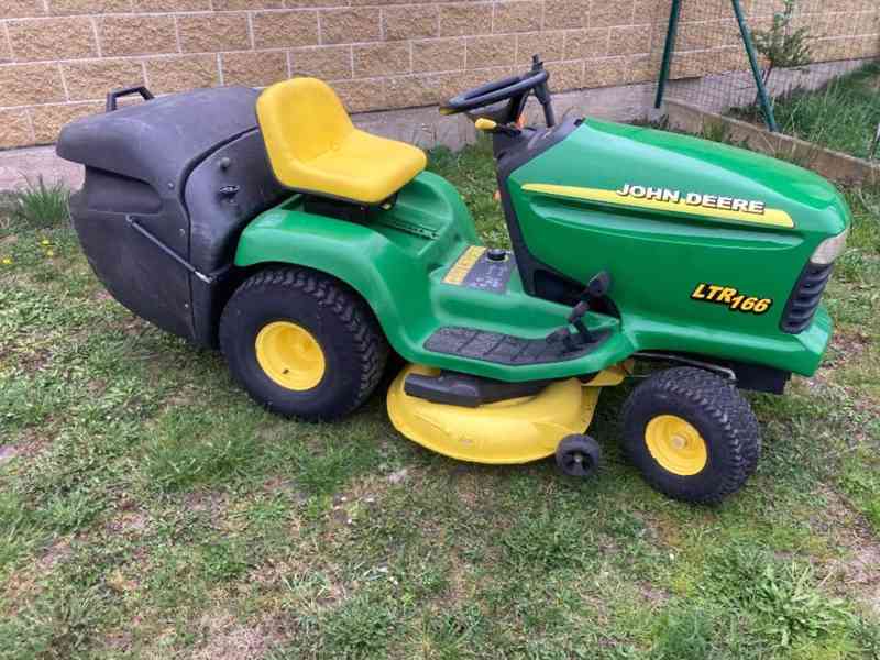 Zahradní traktor John Deere LTR 166 - foto 3