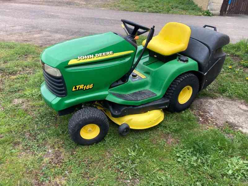 Zahradní traktor John Deere LTR 166 - foto 4