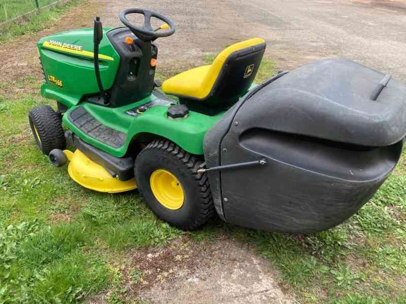 Zahradní traktor John Deere LTR 166 - foto 2
