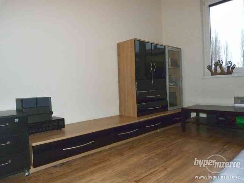 Moderní obývací stěna DECODOM - foto 1