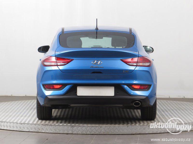 Hyundai i30 Fastback 1.0 T-GDI 88kW 1.0, benzín, r.v. 2018 - foto 2
