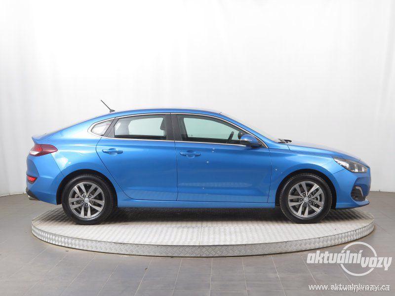 Hyundai i30 Fastback 1.0 T-GDI 88kW 1.0, benzín, r.v. 2018 - foto 11