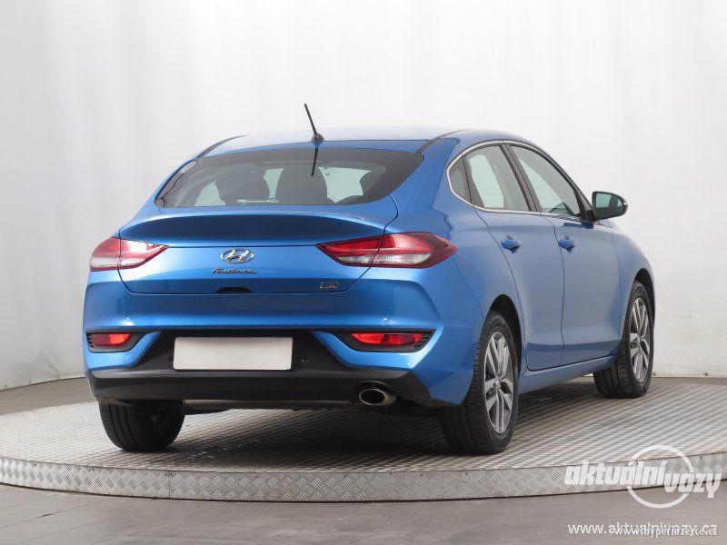 Hyundai i30 Fastback 1.0 T-GDI 88kW 1.0, benzín, r.v. 2018 - foto 16
