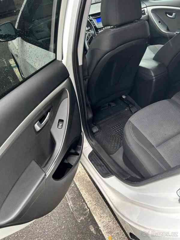 Hyundai i30 1,6   (88 kW), 2015 - nová STK 07/27 - foto 7