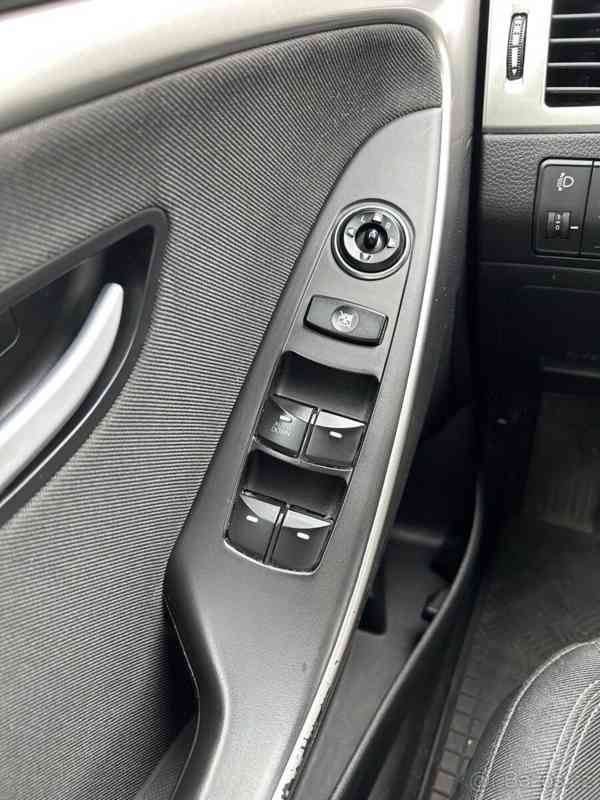 Hyundai i30 1,6   (88 kW), 2015 - nová STK 07/27 - foto 4