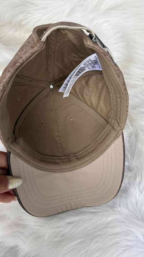 Kšiltovka Guess - foto 9