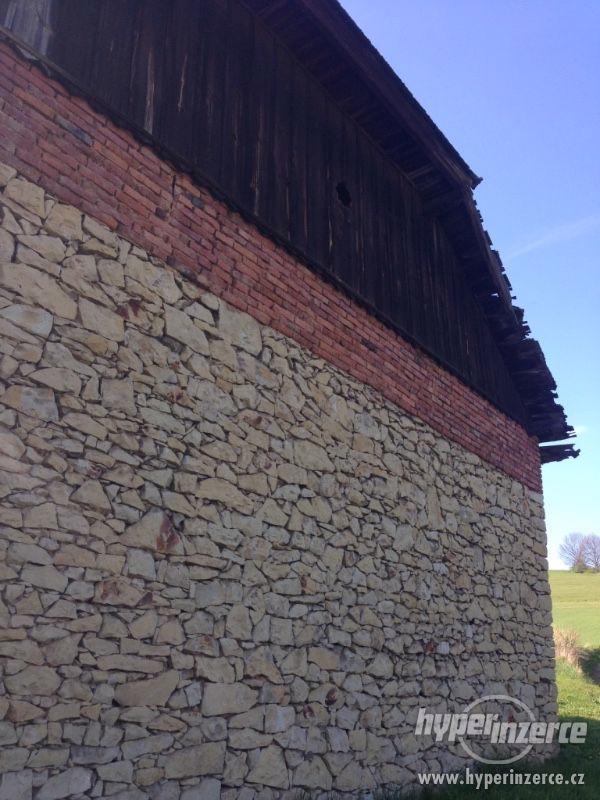 Zemědělská usedlost s pozemky na rozhraní Čech a Moravy - foto 4