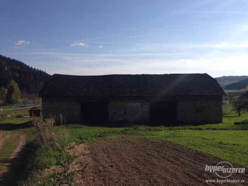 Zemědělská usedlost s pozemky na rozhraní Čech a Moravy - foto 5