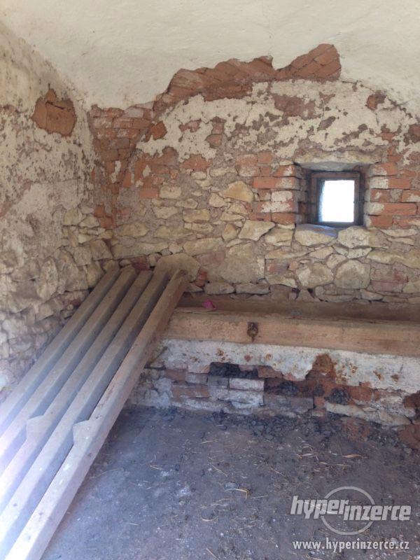 Zemědělská usedlost s pozemky na rozhraní Čech a Moravy - foto 11