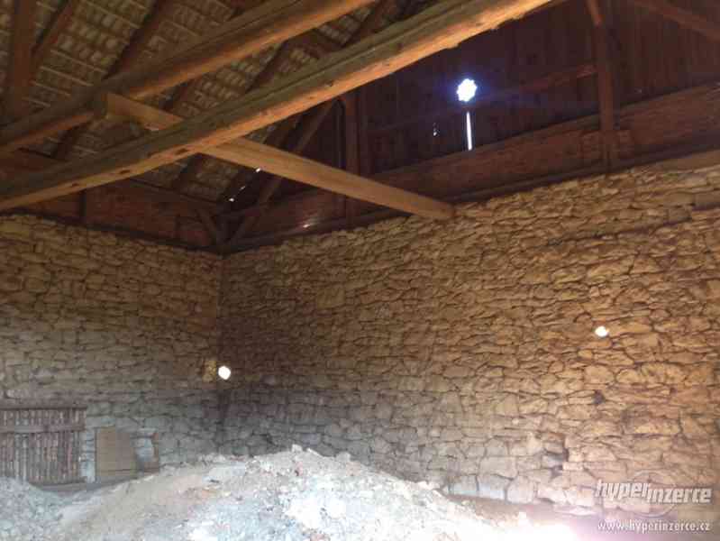 Zemědělská usedlost s pozemky na rozhraní Čech a Moravy - foto 12