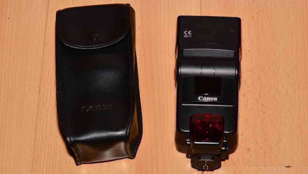 Blesk : Canon Speedlite 550 EX **E-TTL a TTL* master-slave *