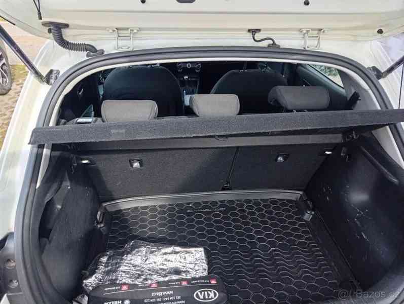 Kia Stonic 1,4   2018, 83 000 km, bílá - foto 4