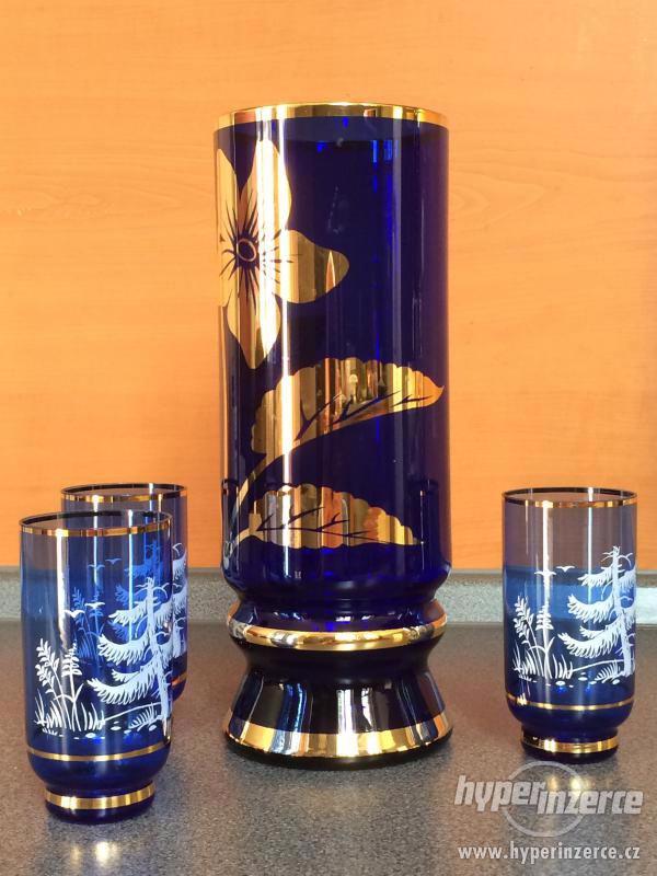 Váza modrá zlacená a skleničky - foto 2