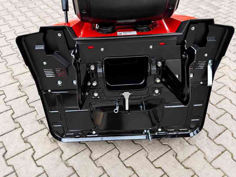 Zahradní traktor TB GARDEN LT-40R Opava - foto 5