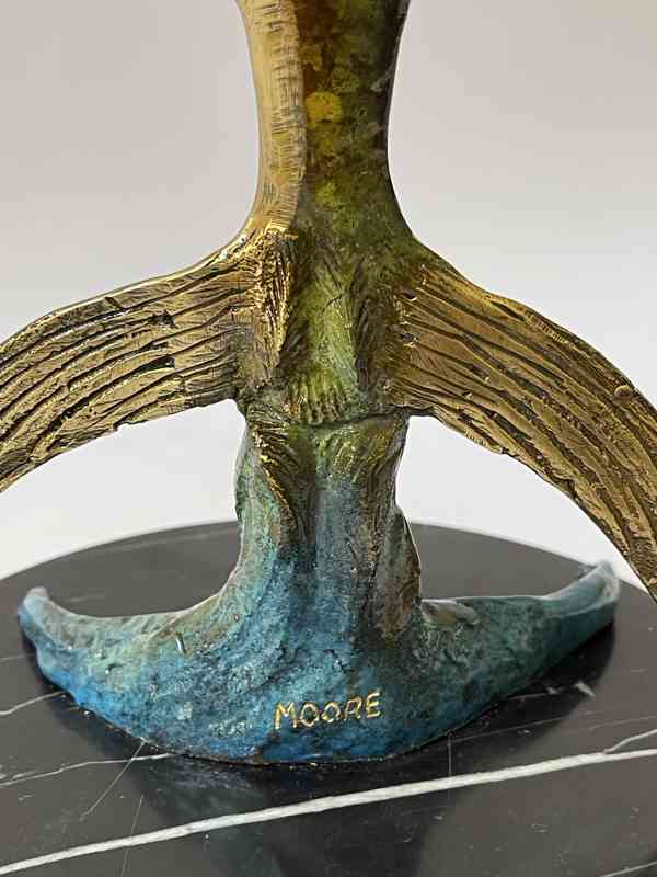 Marlin plachetník - socha bronzové ryby na mramoru - foto 6