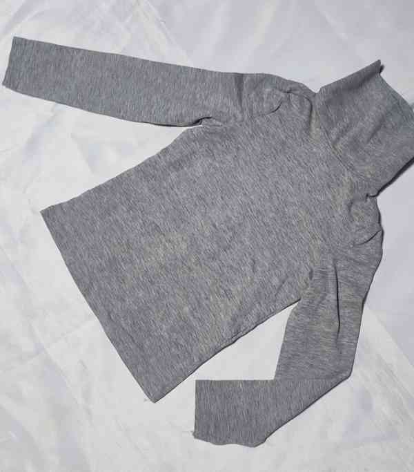 Dětské šedé rolákové tričko, vel. 116 - foto 2