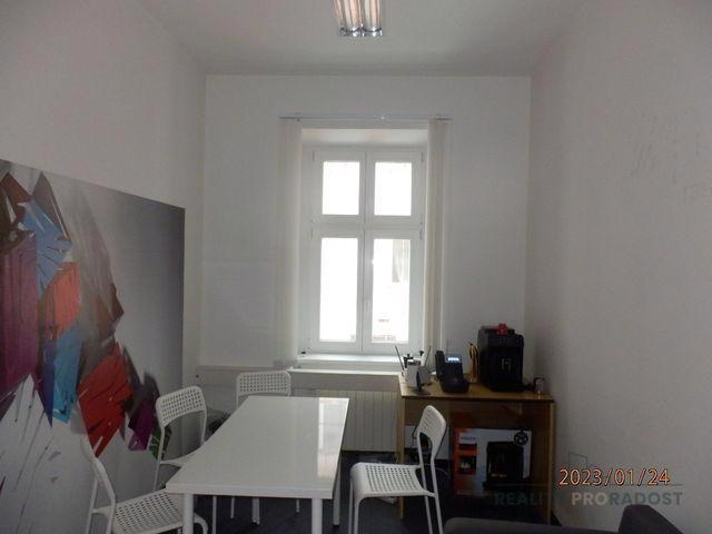 Pronájem dvojkanceláře  30m2 blízko centra Brna - foto 1