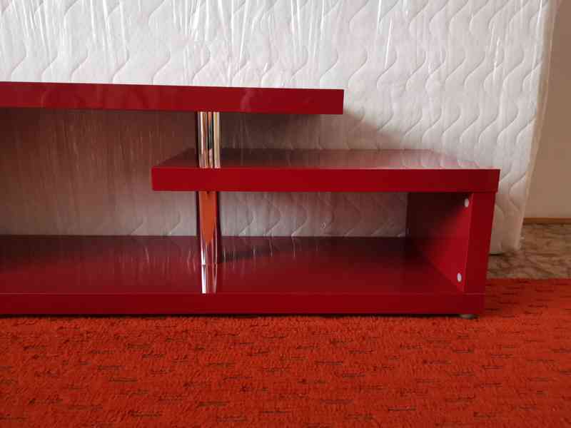 Červený TV stolek + 2 červené police na zeď - foto 4