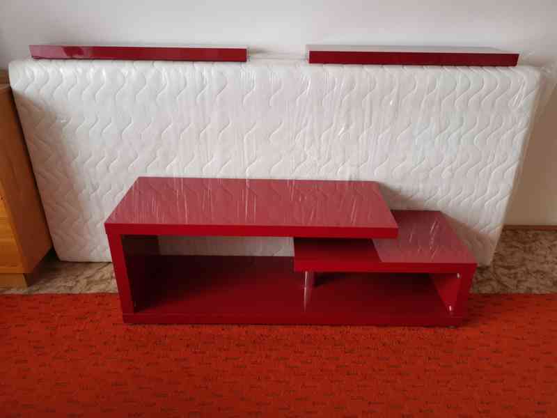Červený TV stolek + 2 červené police na zeď - foto 2